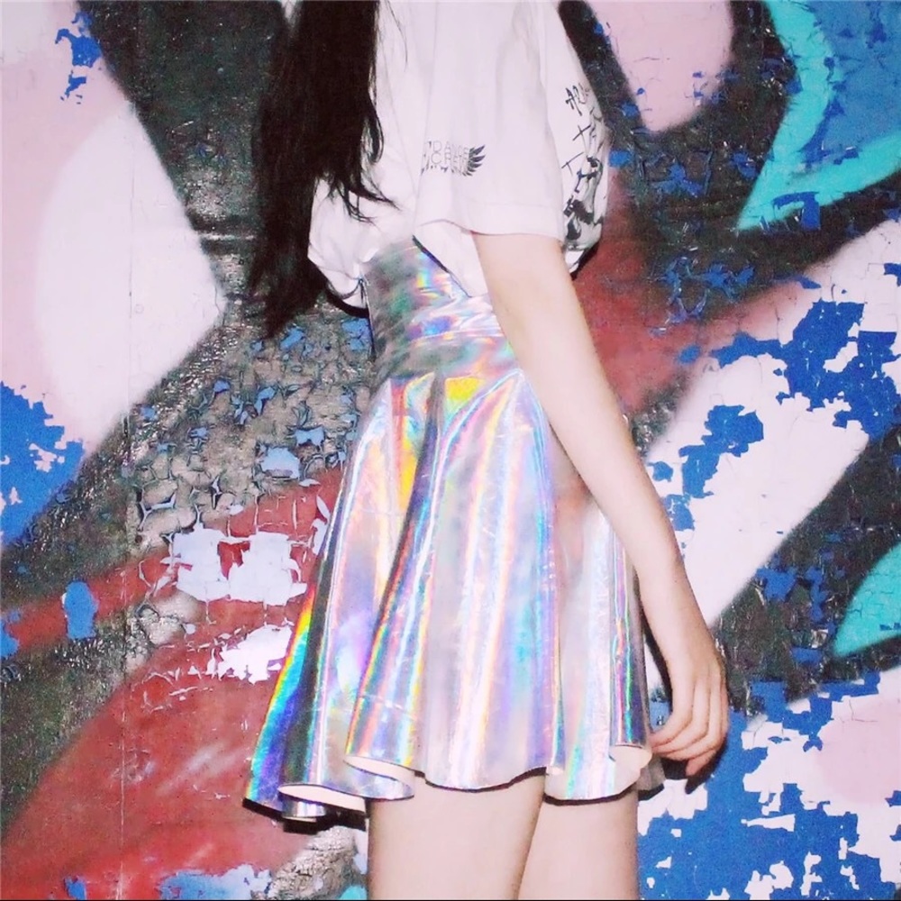 Holographic pleated skirt - Picture 2 of 4